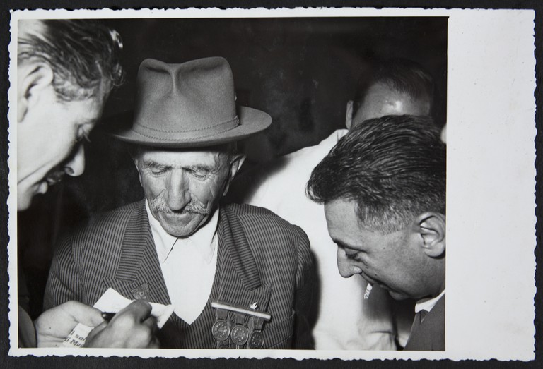 Trieste, luglio 1956, A.N.P.I. provinciale, Alcide Cervi con alcuni ospiti